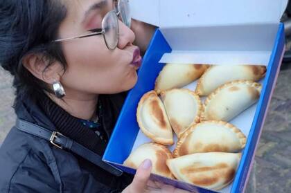 Adriana encontró un local de empanadas en Utrecht (a 68 km de La Haya), cuyos dueños son argentinos. En países bajos es uno de sus lugares favoritos, "me hace sentir un poco en casa".