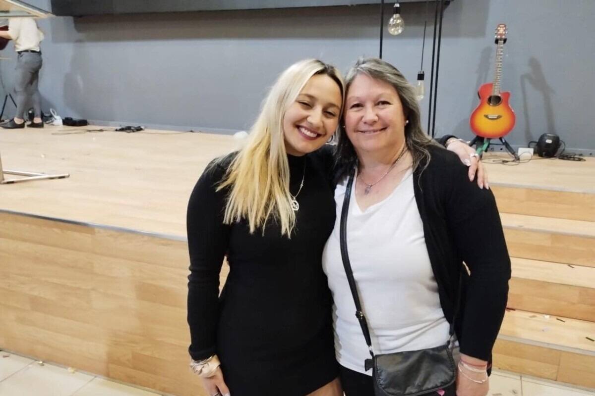 Adriana Miriam Velázquez, de 52 años y su hija Mariana Belén Bustos, de 25