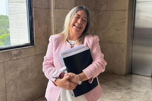 La escribana de Adorni ya ingresó a Comodoro Py para declarar por las propiedades bajo investigación