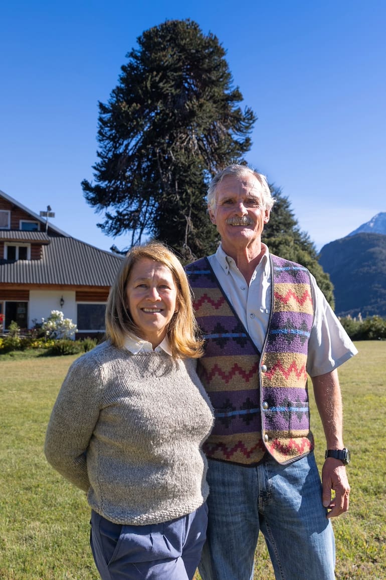 Adriana Pelletieri y Marcelo Banchio, los dueños de la hostería Paimún.