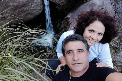 Adriana y Jorque se conocieron por chat y luego ella se fue a vivir al pueblo de él en Catamarca, donde disfrutaron mucho de la naturaleza