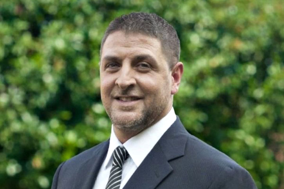 Adriano Cario fue expulsado del Parlamento italiano