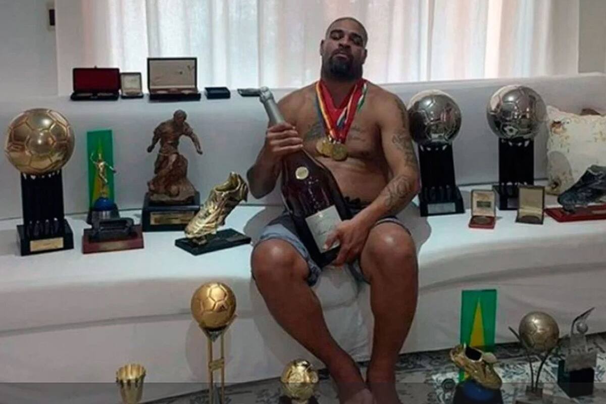 Adriano vendió su mansión y ahora vive en un lujoso hotel junto a su familia y trofeos