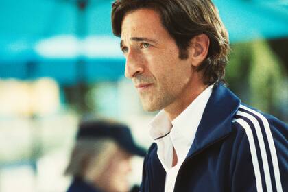 Adrien Brody compone a Pat Riley, el nuevo entrenador de Los Angeles Lakers