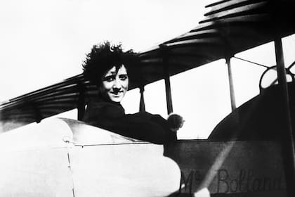 Adrienne Bolland fue la primera piloto en cruzar la Cordillera de los Andes