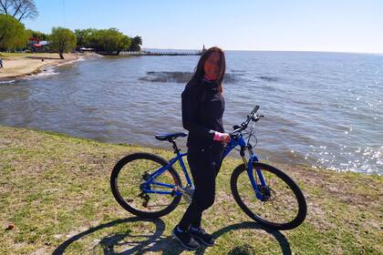 Adry disfruta del río en San Isidro casi todos los días.