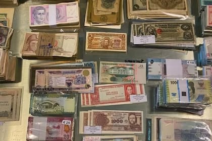 Aduana secuestró un enorme colección de monedas y billetes de la Alemania Nazi.