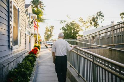 Los adultos mayores que viven en los estados de este ranking enfrentan menos estafas, sufren menos delitos violentos y tiene menos caídas fatales (Pexels)