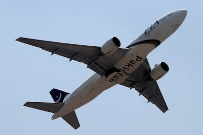 Aerolínea estatal Pakistan International Airlines reanuda vuelos al Reino Unido tras veto de 5 años