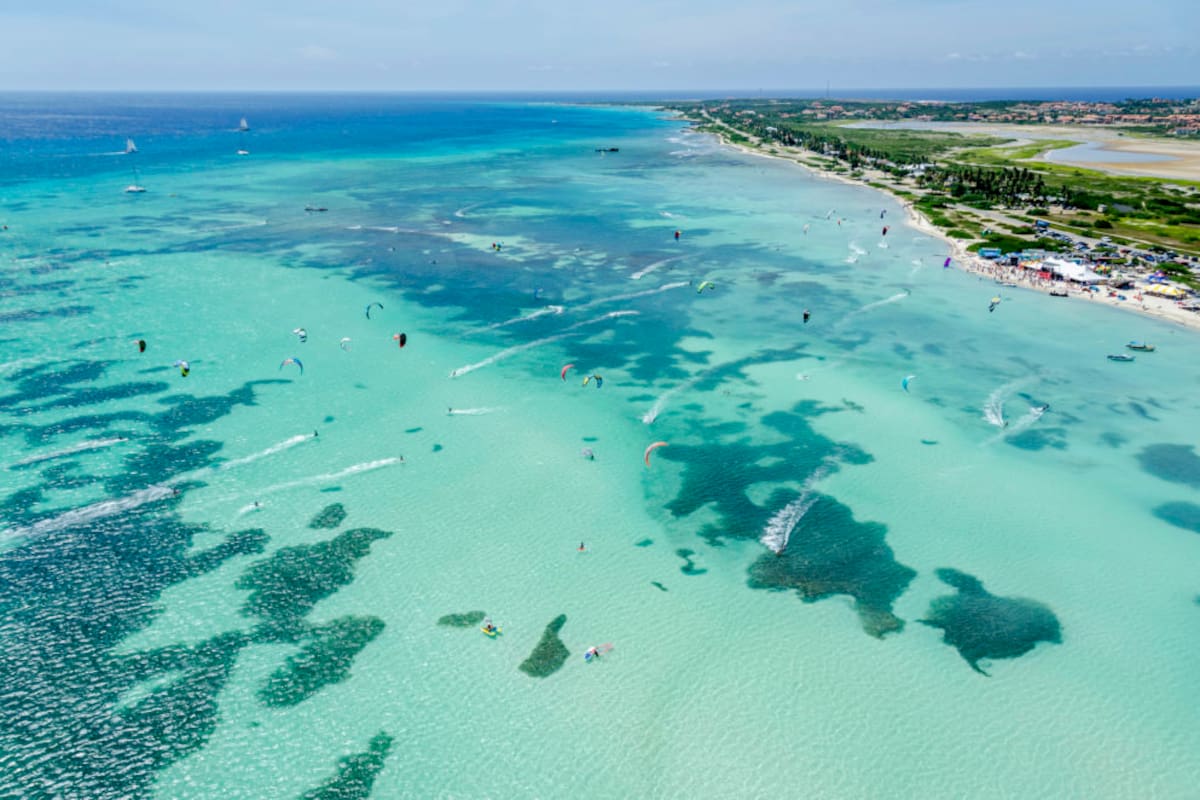 Aerolíneas Argentinas anunció una nueva ruta directa a la isla de Aruba.