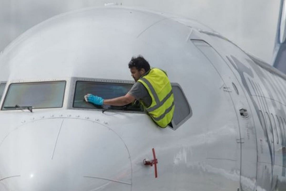 Aerolíneas de todo el mundo anunciaron diversas medidas para prevenir contagios