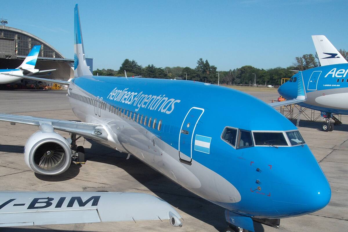 Aerolíneas y los gremios del sector acordaron un bono entre $5000 y $30.000 y una suma del 14,3% entre enero y marzo