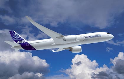 Un A350 con el ploteado de Airbus