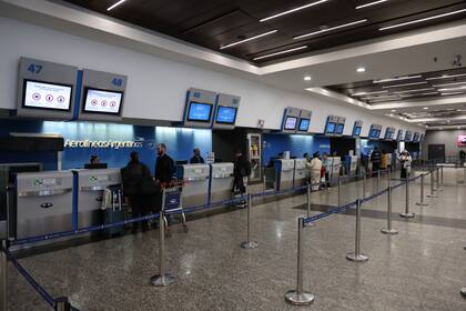 Aeroparque se prepara para el paro total de pilotos de Aeroparque a partir de las 18 de este martes.