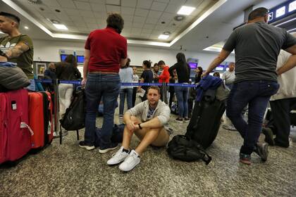 Aeroparque y Ezeiza, en alerta roja por la tormenta: hay decenas de vuelos demorados, cancelados y desviados