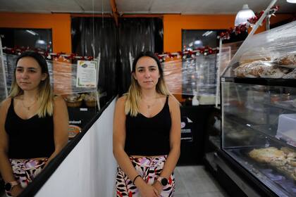 Sol Pabón, de 20 años, atiende en una panadería. Durante 2018 y 2019 contrataron a dos cocineras porque había aumentado la circulación de personas, pero ahora no sabe si podrán conservar esos empleos