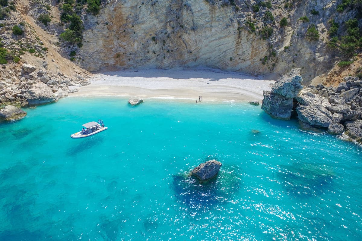 Afales, una de las playas predilectas, poco accesible y de belleza salvaje
