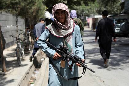 Los talibanes son un movimiento militar afgano que se consolidó en 1994 como continuidad de los grupos muyahidín, que lucharon contra la invasión militar de la Unión Soviética durante la Guerra Fría, con el respaldo financiero de Estados Unidos; predican ideas conservadoras y extremistas (AP)