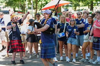 Aficionados de Escocia invaden Boston por el Mundial y los bares no se dan abasto