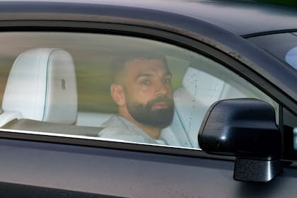 Aficionados del Liverpool dejan clara su postura en la polémica Salah vs. Slot