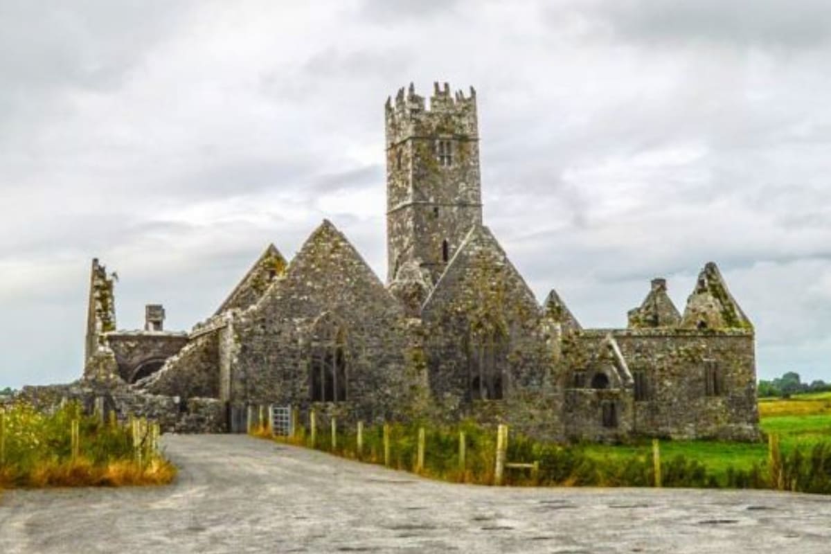 Afirman haber visto un fantasma en el Ross Errilly Franciscan Friary, un famoso monasterio de Irlanda