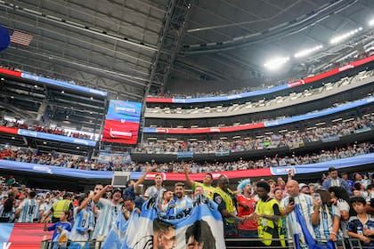 Afluencia de público al Mundial desafía temores gracias a pasión de EEUU por el espectáculo.