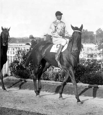 “Agarrate bien, Catalina”. Una teoría tiene que ver con Irineo Leguizamo, que fue un jockey famoso de origen uruguayo