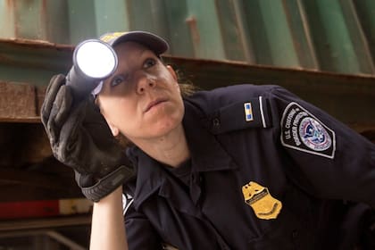 Agentes de la CBP van a supervisar el reingreso de los migrantes a EE.UU.