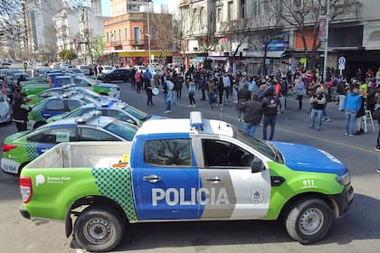 Agentes de la Policía Bonaerense reclaman por mejoras salariales en Mar del Plata