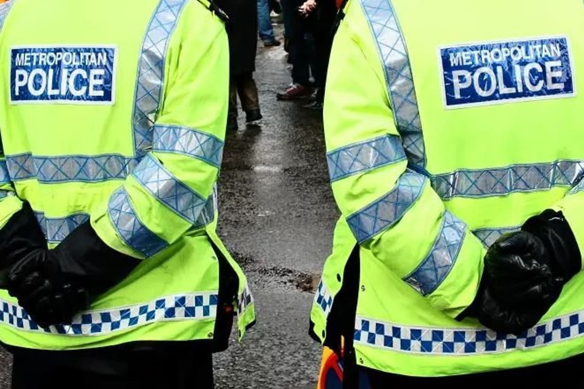 Agentes de la policía de Londres recorren distintos barrios en vehículos camuflados con el objetivo de combatir los robos de teléfonos móviles mediante tirones