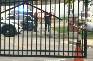 La policía busca a más personas que dispararon en universidad de Virginia