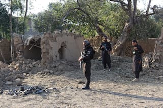 Pakistán dice que 13 talibanes afganos murieron en choque fronterizo; Kabul lo niega