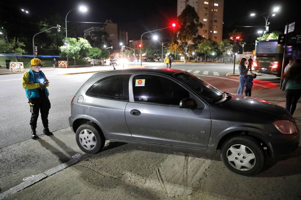 Agentes de tránsito, ayer, en Brown y Martín García, antes del partido entre Boca y San Lorenzo