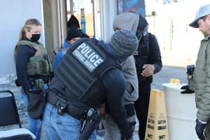 Agentes del ICE detuvieron a siete trabajadores en un lavadero de autos en Filadelfia