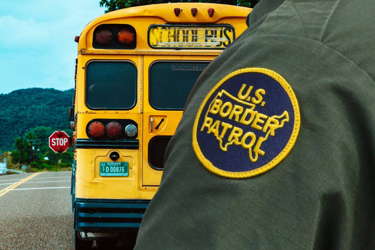 Agentes fronterizos interceptaron un autobús con estudiantes que se dirigían a una competición de natación en Albuquerque