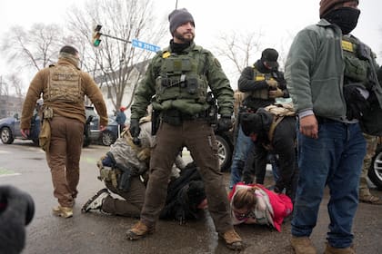 Agentes migratorios de EEUU efectúan allanamientos sin orden judicial, dice memorando