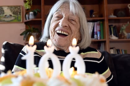 Agnes Keleti cumplió 100 años la campeona olímpica más anciana del mundo