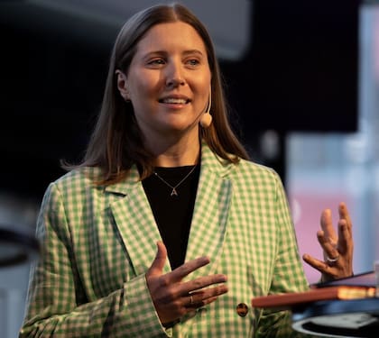 Agnes Stenbom, de Schibsted Media: "¡Auditar y verificar la IA” podría expresarse igual de bien como “hacer periodismo”!"