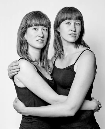 Agnes y Ester, fotografiadas