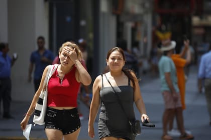 Agobio en la ciudad por el ingreso de una ola de calor extremo