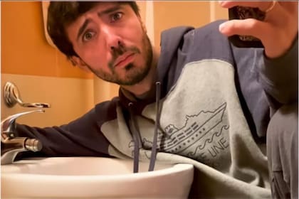 Agostina Gil Farina y Leandro Chavarría son una pareja de argentinos que se encuentra en Italia y se hicieron virales al mostrar el aparato con el que reemplazaron al bidet