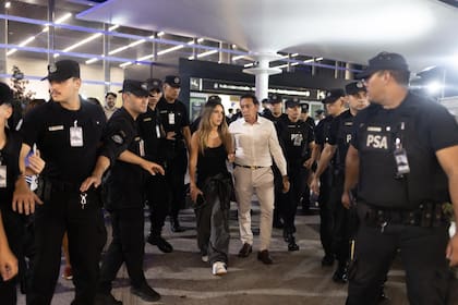 Agostina Páez al llegar a la Argentina el pasado martes.