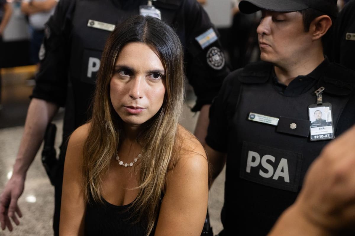 Agostina Paéz regresó a la Argentina, tras permanecer dos meses detenida en Brasil