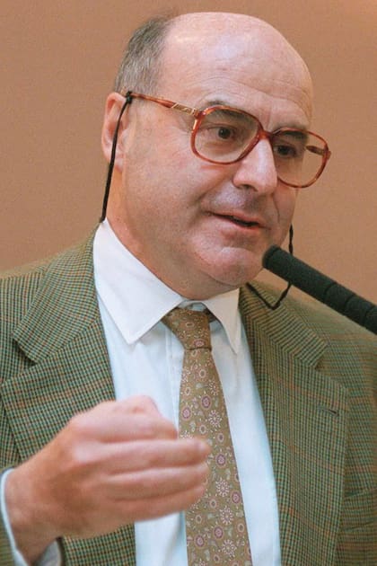 Agostino Rocca era presidente del Grupo Techint y volaba con destino a Calafate, Santa Cruz, cuando su avión Cessna se estrelló por una falla del motor cerca de la localidad de Roque Pérez. Junto él viajaban otras nueve personas, entre quienes estaba el periodista Germán Sopeña, secretario de redacción del diario La Nación. No hubo sobrevivientes.