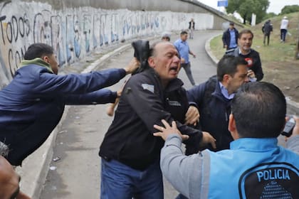 La agresión a Sergio Berni en la protesta de colectiveros