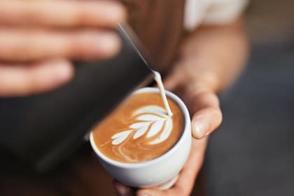 Agregar canela al café permite absorber sus antioxidantes