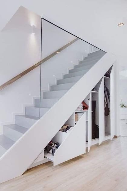 Agregar puertas y muebles debajo de la escalera cuesta alrededor de $300.000.