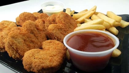 Agregarle algún tipo de salsa a un aperitivo o bocado aumenta significativamente la ingesta de calorías