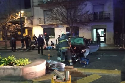 Agronomía: un auto chocó contra el Metrobus de San Martín; seis de los ocho ocupantes del rodado resultaron heridos