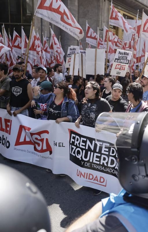 Agrupaciones protestan contra el ajuste en Diagonal Norte y Maipú, el miércoles